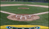 Campo de beisbol con pasto sintético