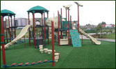Parque Bicentenario Playground pasto sintético