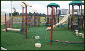 Parque Bicentenario Playground pasto sintético